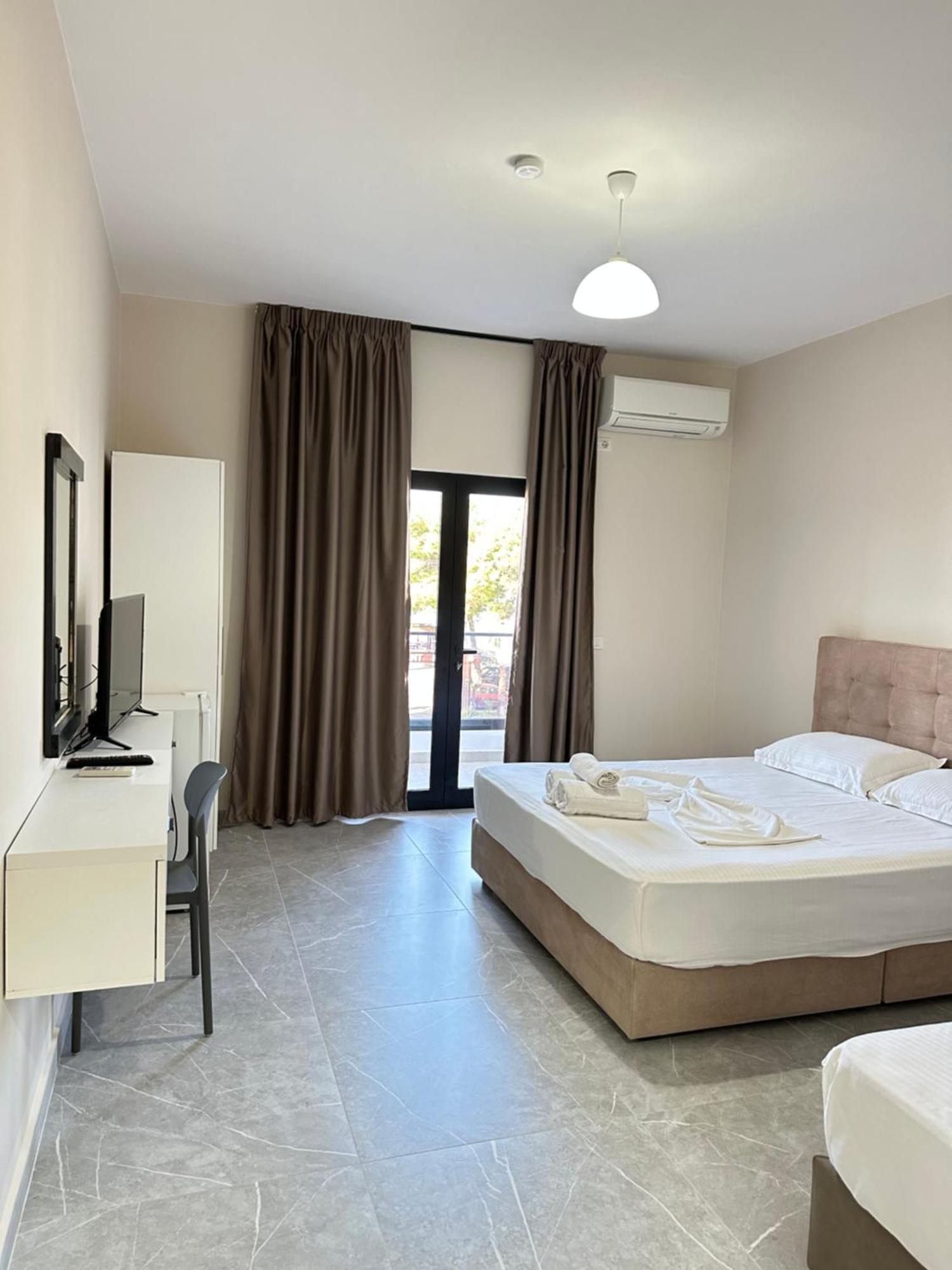 Molla Hotel Restorant Shëngjin Екстериор снимка