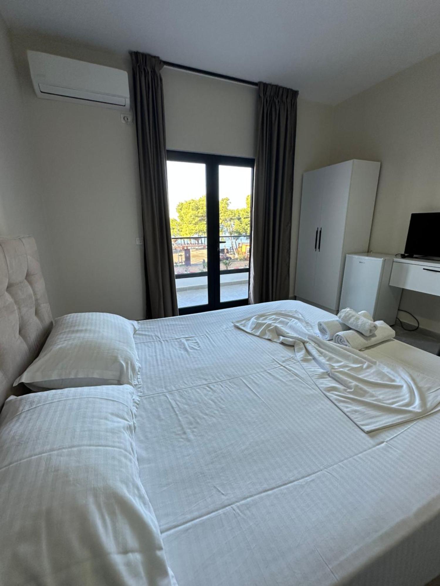 Molla Hotel Restorant Shëngjin Екстериор снимка