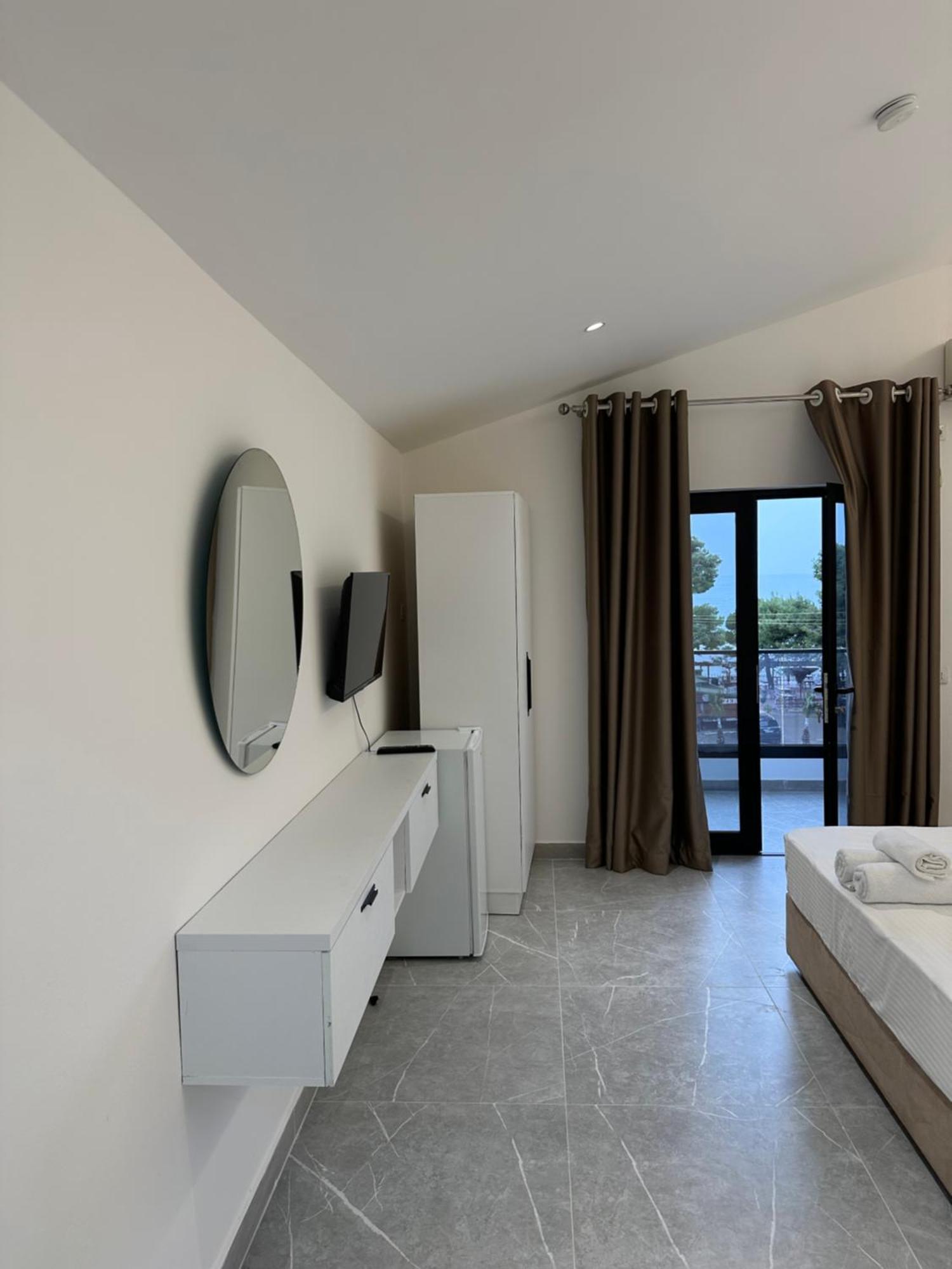 Molla Hotel Restorant Shëngjin Екстериор снимка