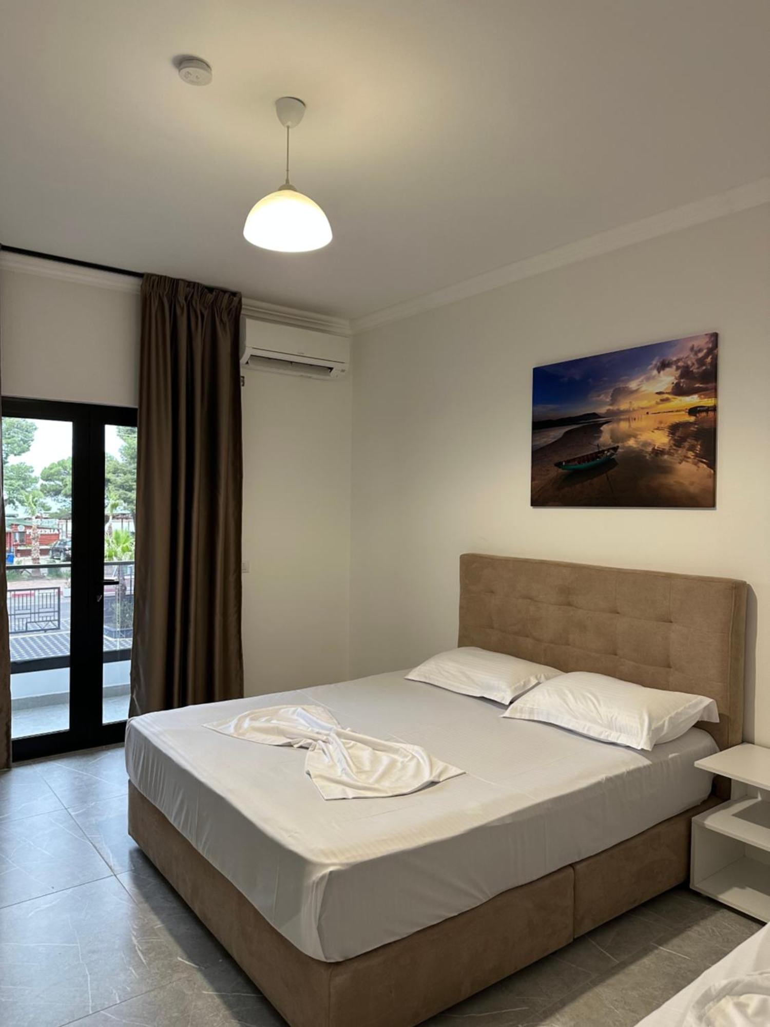 Molla Hotel Restorant Shëngjin Екстериор снимка