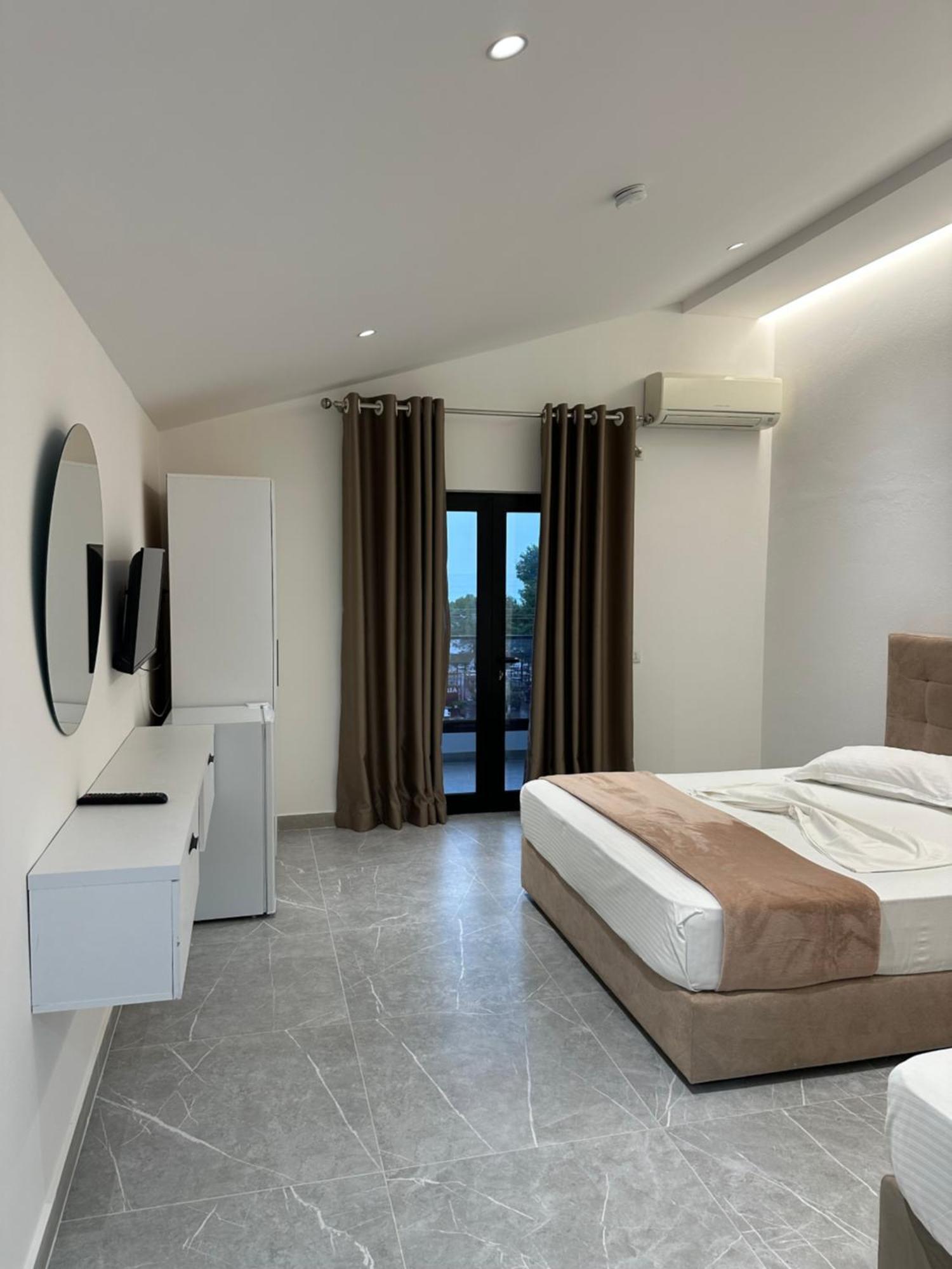 Molla Hotel Restorant Shëngjin Екстериор снимка
