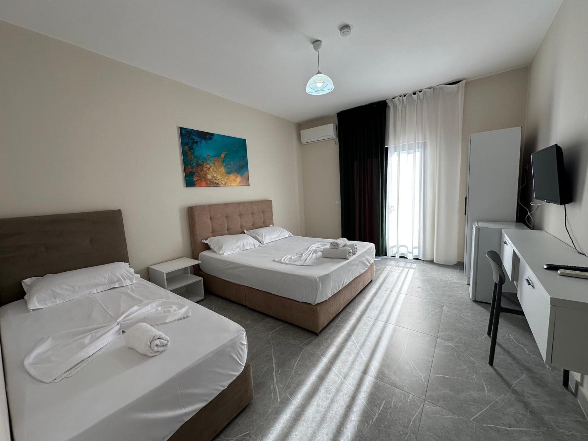 Molla Hotel Restorant Shëngjin Екстериор снимка