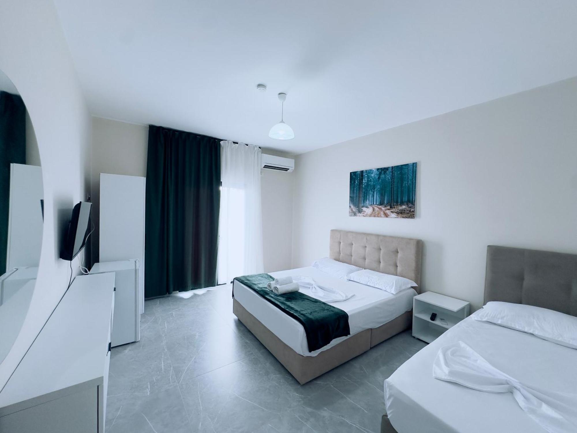 Molla Hotel Restorant Shëngjin Екстериор снимка