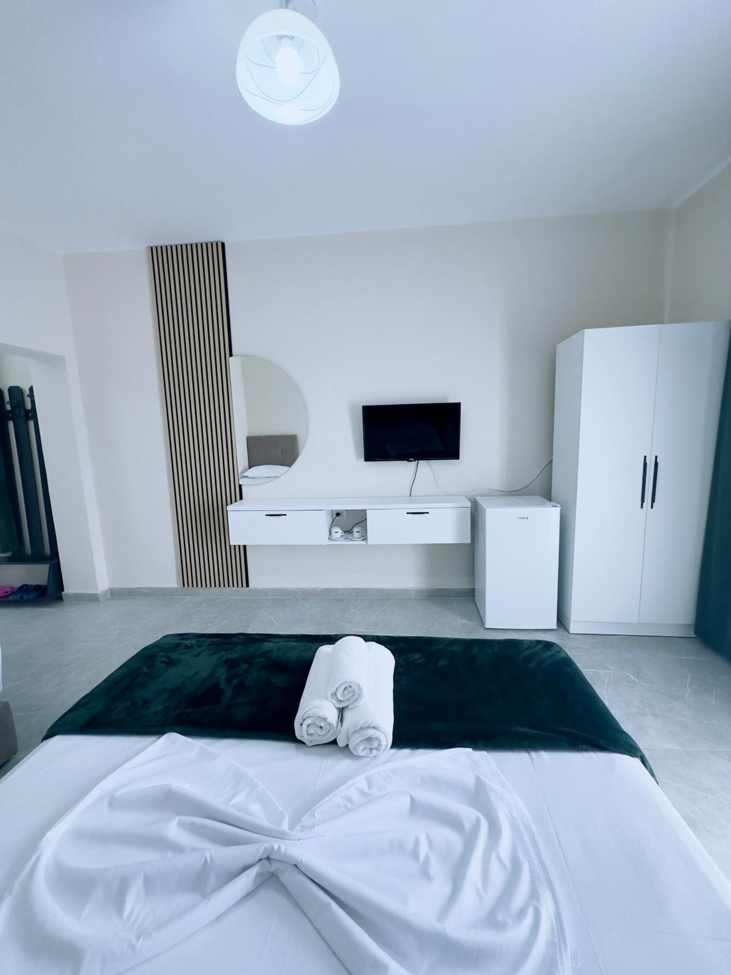 Molla Hotel Restorant Shëngjin Екстериор снимка